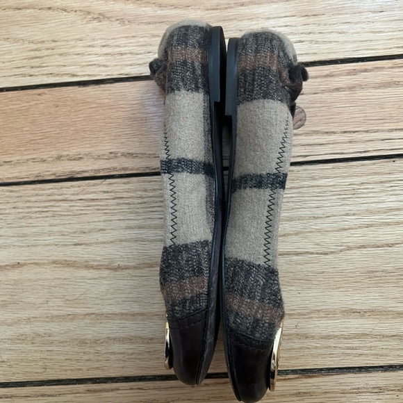 Tory Burch Women's Plaid Flats with Gold Logo shoes - Picture 7 of 13